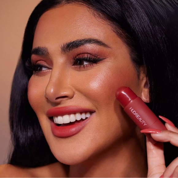 HUDA BEAUTY Cheeky Tint Blush Stick - Rebel Red - Picture 5 of 5